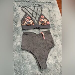 Blush Floral Lace Bralette and High-Waist Panty Set - Gray and Pink